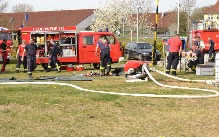 Jede Menge fleißige Helfer beim diesjährigen Geräteprüftag der Feuerwehren der Stadt Mittenwalde