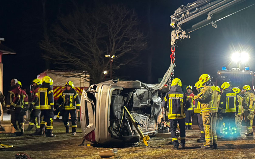 Der Einsatz des neuen Wechselladerfahrzeuges der Feuerwehr Bestensee während der Ausbildung