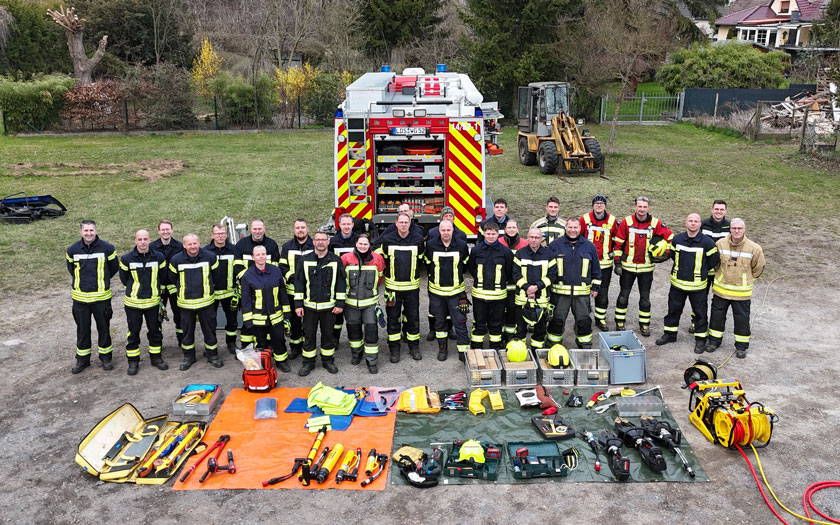 Ein Gruppenfoto zusammen mit den Ausbildern auf unserem Übungsplatz